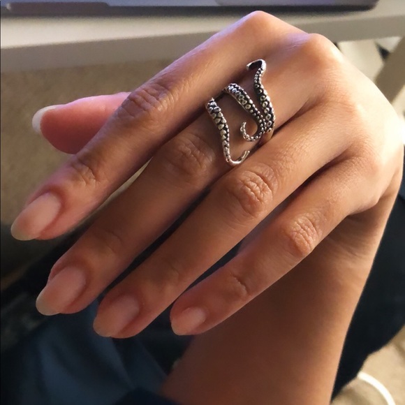 Octopus tentacle ring - Picture 1 of 3